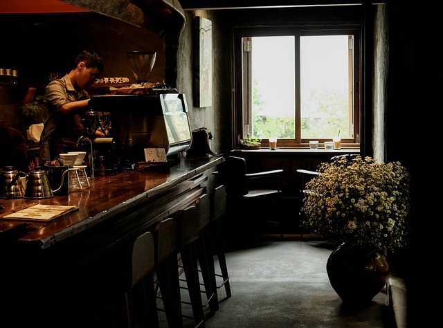 Barista in einer Kaffeebar